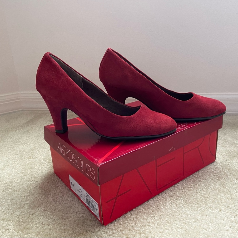 Red suede aerosoles heels